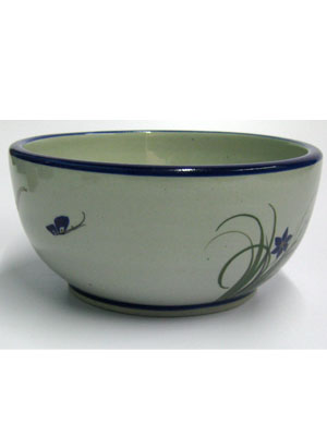 Butterfly Dinnerware / 'Blue Rim Butterfly' Salad bowl / A great complement for a tasty salad, this bowl is part of our 'Blue Rim Butterfly' collection.