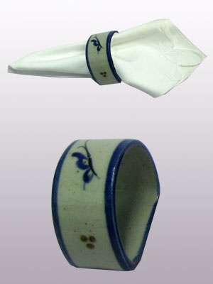 Vajilla - Mariposa / Anillo para servilleta de tela 'Mariposa Borde Azul' / ste anillo para servilleta cuidadosamente creado ser un gran accesorio para su coleccin 'Mariposa Borde Azul'.