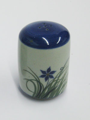 MEXICAN STONEWARE / 'Blue Rim Butterfly' Pepper shaker / This handcrafted pepper shaker will make a great accesory for your 'Blue Rim Butterfly' collection.