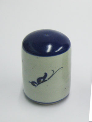 MEXICAN STONEWARE / 'Blue Rim Butterfly' Salt shaker / This beautifully decorated salt shaker will make a great accesory for your 'Blue Rim Butterfly' collection.