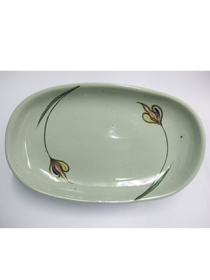 MEXICAN STONEWARE / 'Tulip' Serving platter / With a very chic design, this serving platter is perfect for fruit display on a table or serving the main dish. It is adorned with a single mutlicolor tulip.