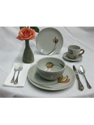 MEXICAN STONEWARE / 'Tulip' 20 piece dinnerware set (4 people) / This beautiful ceramic dinnerware set will make a great table setting. It is handpainted with a single multicolor tulip, giving it a minimalistic, yet classy feel. This set is designed for four people, with four from each of the following items: dinner plate, salad plate, soup bowl, coffee cup & saucer.