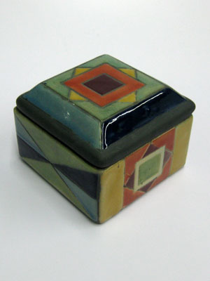 MEXICAN RAKU CERAMICS / Medium square jewelry box / Geometric multicolor figures add a handpainted touch to this gorgeous square jewel box. A decorative item for storing rings and necklaces.