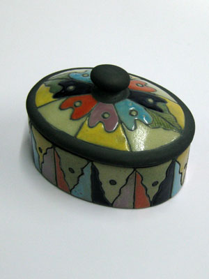 MEXICAN RAKU CERAMICS / Large oval jewelry box / This beautiful oval jewel box is perfect for keeping necklaces and earrings, or as a decorative item for your living room. It features a hand painted flower with different color petals on the lid.