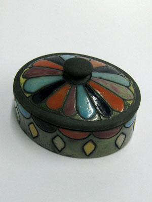 MEXICAN RAKU CERAMICS / Medium oval jewelry box / This beautiful oval jewel box is perfect for keeping necklaces and earrings, or as a decorative item for your living room. It features a hand painted flower with different color petals on the lid.